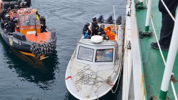 서해 5도 인근 해상에서 불법 조업을 하다 나포된 중국어선[사진=중부지방해양경찰청 서해5도 특별경비단] 